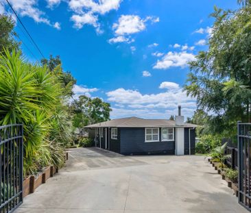 Modern Comfort and Seamless Indoor/Outdoor Living - $640 per week (... - Photo 5