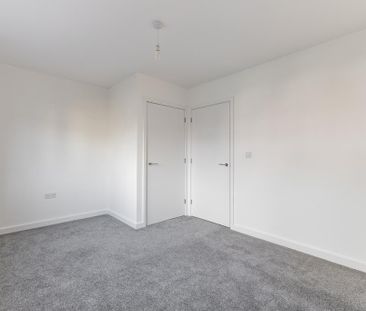 2 bedroom semi-detached house to rent - Photo 6