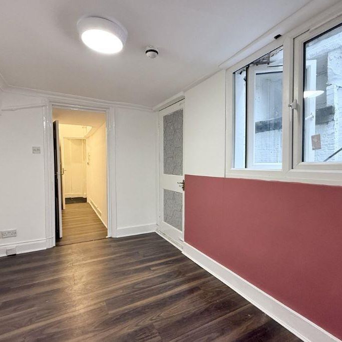 studio property to let - Photo 1