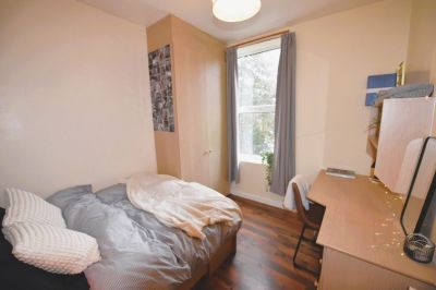 6 bedroom Flat in Brudenell Road, Leeds - Photo 3
