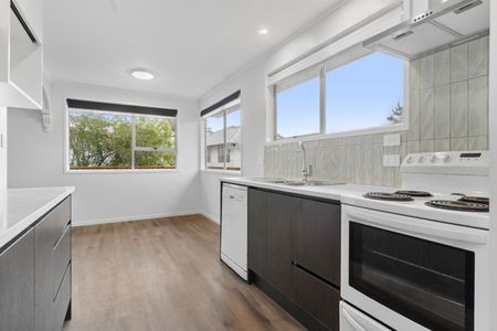 Glen Eden, 3 beds, newly renovated! - Photo 2