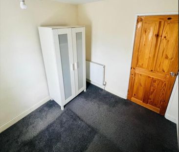 1 bedroom in a flat share to rent - Photo 3