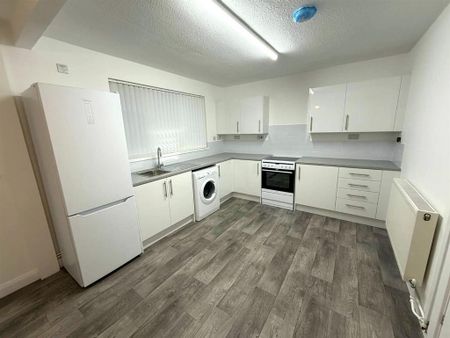 2 bedroom semi-detached house to rent - Photo 2