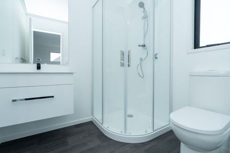 Modern 1-Bedroom Studio Room for Rent in Hamilton East – $270/Week Located in the desirable Hamilton East area (postcode 3216), this well-maintained 1-bedroom, 1-bathroom studio room (one of four in the unit) offers comfortable and convenient living. - Photo 2