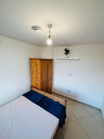 Room in a Shared Flat, London, SW8 - Photo 4