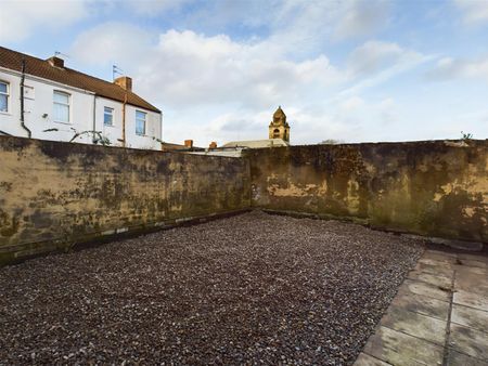 Myrtle Grove, Wallasey, 3 bedroom, House - Mid Terrace - Photo 2