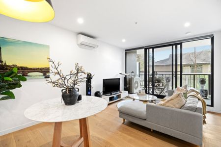 Luxury and Cozy Living in the Heart of Doncaster - Photo 3