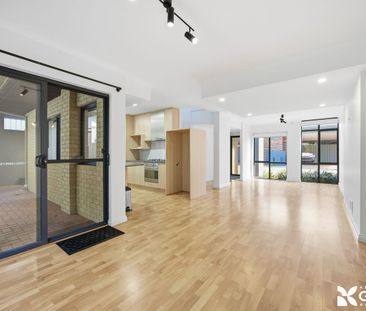 RELAXED LIVING IN THE HEART OF MARINERS COVE - Photo 1