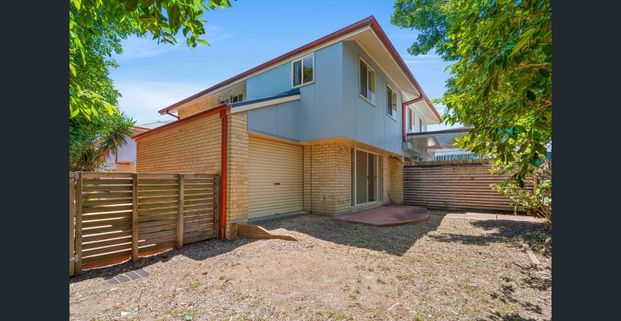 Modern & close to the station - Photo 1