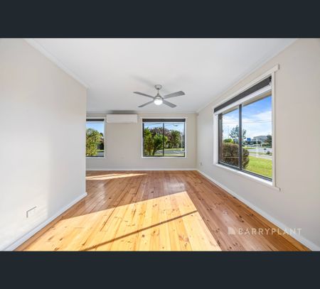 203 Warrina Dr, Delacombe, Vic 3356 - Photo 5