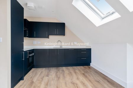 Croft Avenue, West Wickham, Kent, BR4 - Photo 4