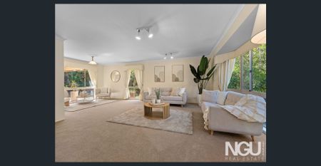 Spacious Single-Level Family Home in Prestigious Carindale Pocket - Photo 3