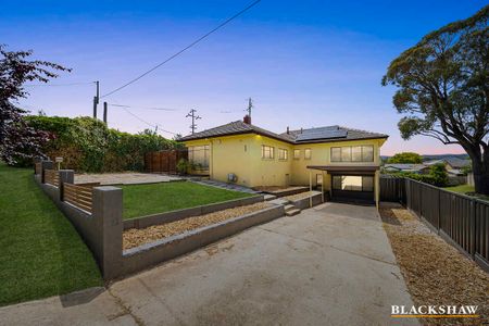 TWO - LEVEL CHARM ON A SPACIOUS CORNER BLOCK - Photo 5