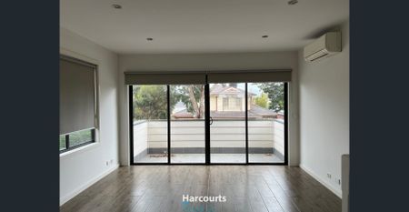 Cosy and Bright 3-Bedroom Home in Pascoe Vale - Photo 2