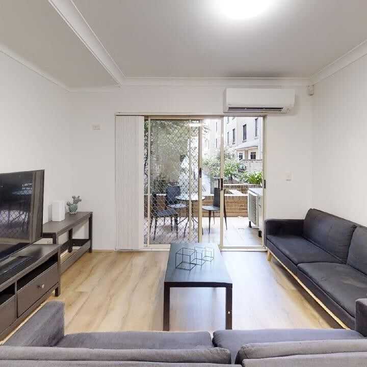 Chippendale - Photo 1