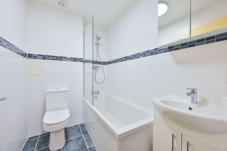 4 bedroom terraced house to rent - Photo 3