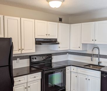 1 Bed Condo For Rent In Oliver: Heat And Water Included: Adult Buil... - Photo 5