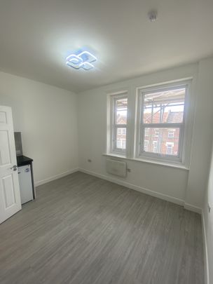 Room in a Shared Flat, Staplehurst Road, SE13 - Photo 1