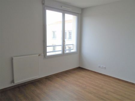 Location Appartement 2 pièces 40m² ST ANDRE DE CUBZAC 33240 - Photo 2