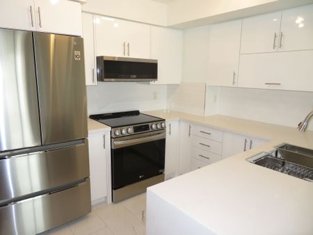 For Lease - 33 Elm Drive Unit# 406, Mississauga, Ontario - Photo 3