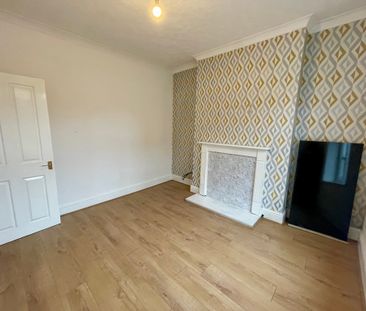 3 bedroom mid terrace to let - Photo 1