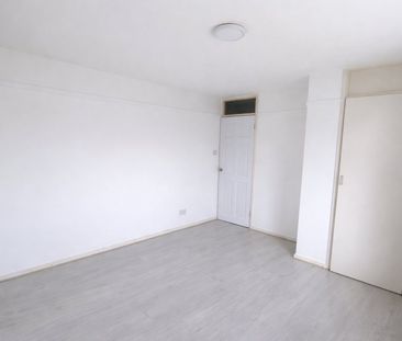 Coxdean, Epsom, Surrey, KT18 5TH - Photo 3