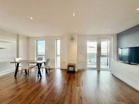 3 bedroom flat to rent - Photo 5