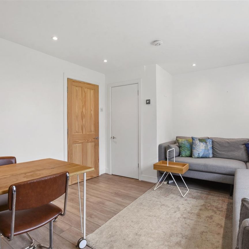 Flat To Let - Photo 1