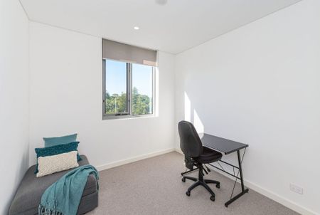 Fully Furnished Top-Floor Apartment with Breathtaking Views in South Perth - Photo 3