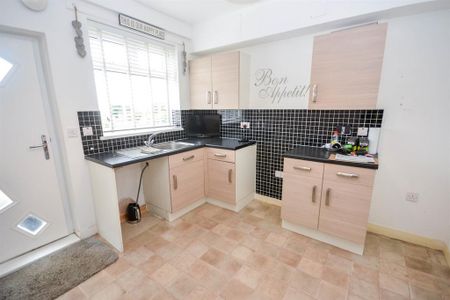 2 bedroom semi-detached house to rent - Photo 2
