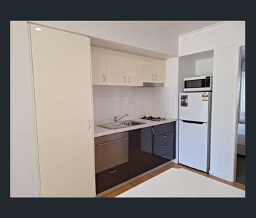 Neat, Comfortable & Convenient Living in Miles - Photo 3