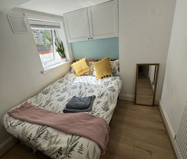 1 Bed Flat, Hillside, BS8 - Photo 4