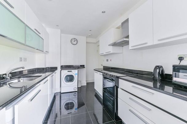 4 bedroom flat to rent - Photo 1