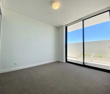 Near NEW Stunning 2 Bedrooms 2 Bathroom Plus Study Apartment Short ... - Photo 6