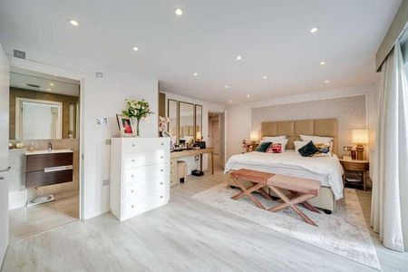 Oakwood Grange, Oatlands Chase, Weybridge, Weybridge, Surrey, KT13 - Photo 5