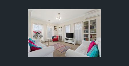 QUAINTLY SITUATED IN AN ATTRACTIVE STREET! - Photo 5