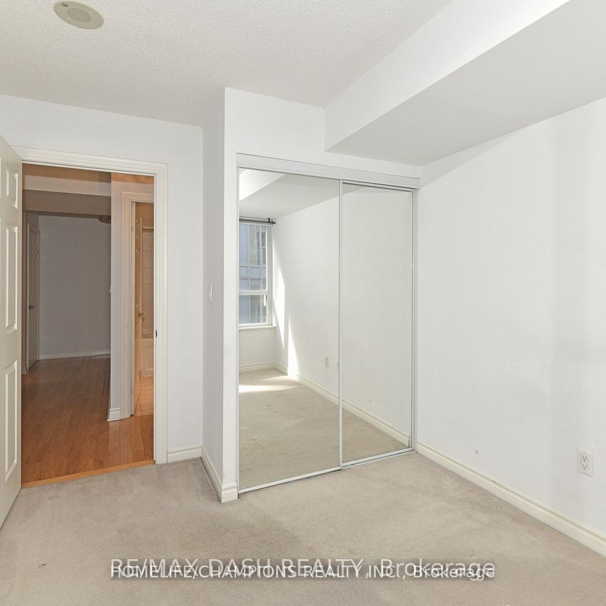 270 Wellington Street W #805 - Photo 1