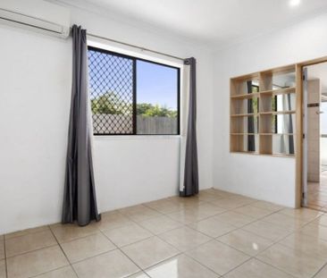 LARGE FAMILY HOME IN SOUGHT AFTER LOCATION! - Photo 3