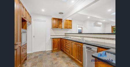 BEAUTIFULLY PRESENTED HOME A WALK TO SCHOOLS - Photo 2