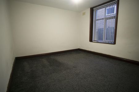 1 Bed Flat to Let on Victoria Road, Fulwood - Photo 2