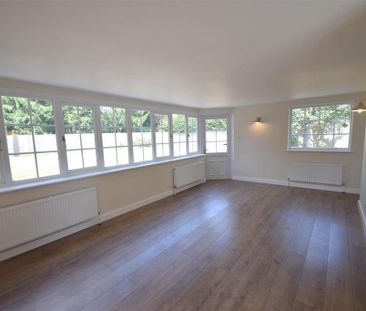 4 bedroom detached house to rent - Photo 2