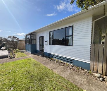 ELEVATED THREE BEDROOMS IN A PRIME LOCATION - Photo 2