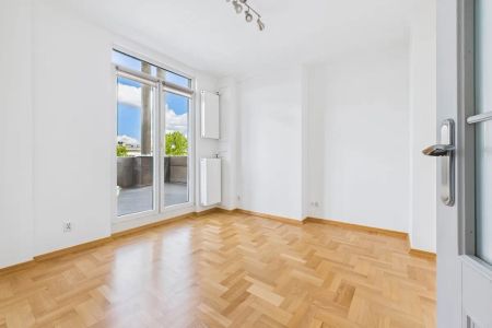 PRAGA Plac Hallera | 2 pokoje plus kuchnia i taras – zdjęcie 3