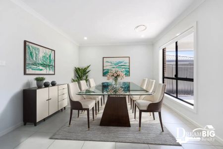 “Elegant Single Level Family Home !!” - Photo 5