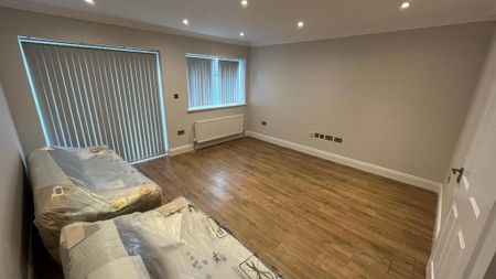 3 bedroom end of terrace house to rent - Photo 3