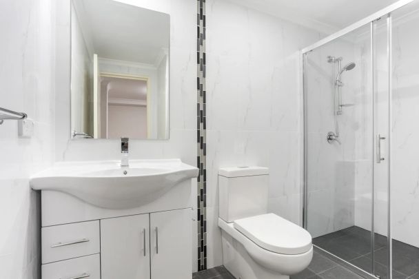 Oversized two bedroom apartment with walk-to-everywhere locale - Photo 1