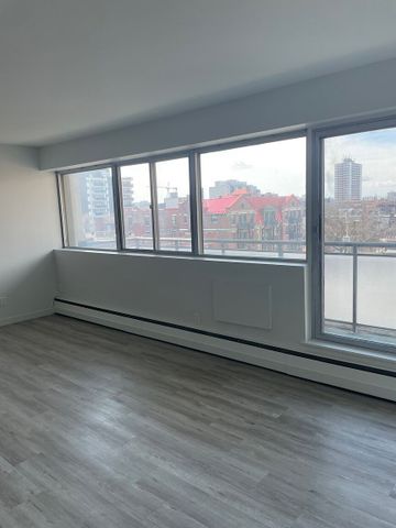 Mid-rise apartment building in Centretown - One-month free rent on 12-month lease! - Photo 2