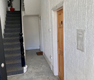 2 Bed Flat, Argyle Road, IG1 - Photo 3