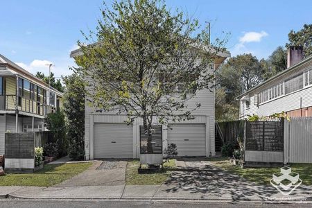 Charming 2-Bedroom Unit with Private Yard, Pool, and Deck - Photo 2