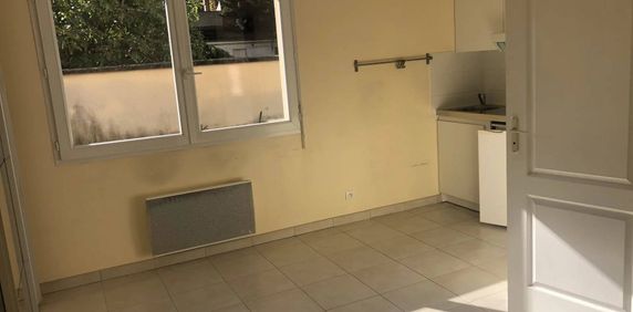 Studio de 20 m² à 3 minutes du RER A. - Photo 2